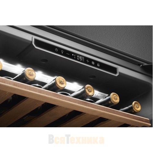 Встраиваемый холодильный шкаф для вина Smeg CVI121B3