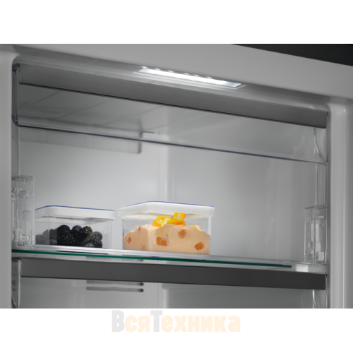 Морозильная камера Electrolux RUT7ME28X2