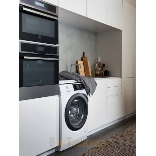 Стирально-сушильная машина Electrolux EW8WR261B