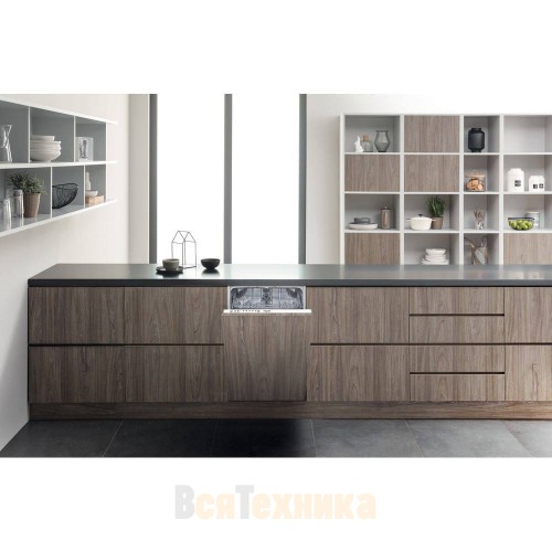 Посудомоечная машина Hotpoint BDH20 1B53