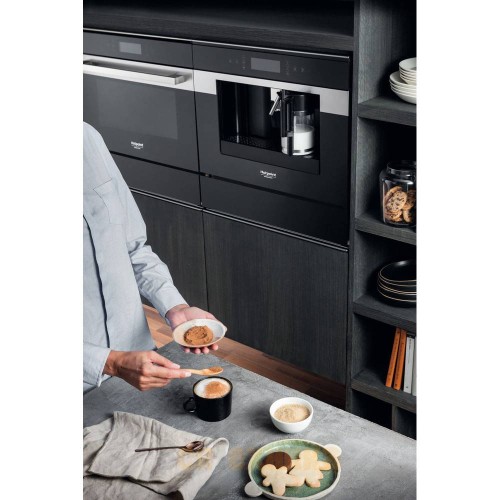 Встраиваемая кофемашина Hotpoint CM 9945 HA