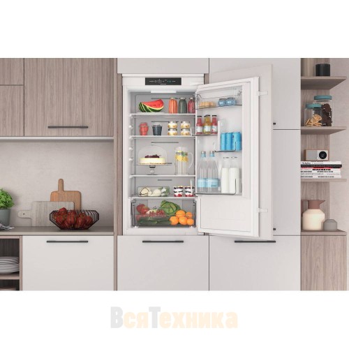 Холодильник Indesit INC18 T311