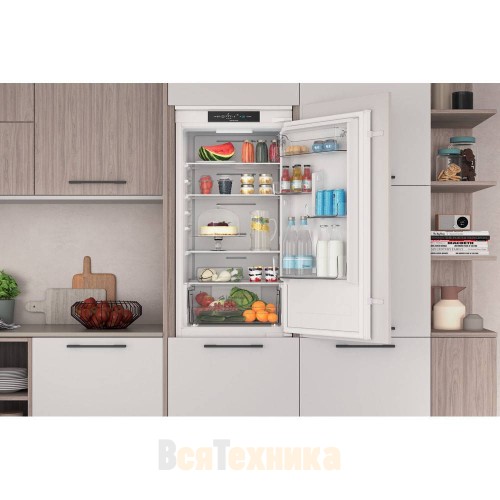 Холодильник Indesit INC18 T311