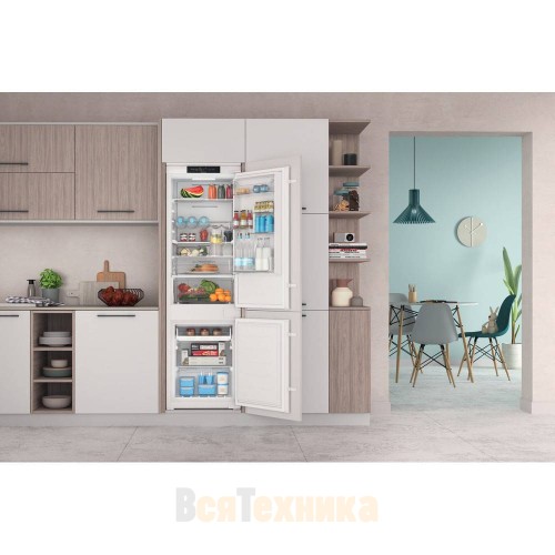 Холодильник Indesit INC18 T332