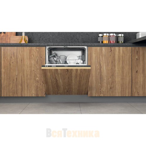 Посудомоечная машина Hotpoint HIC 3B19N