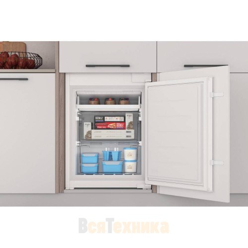 Холодильник Indesit INC18 T311