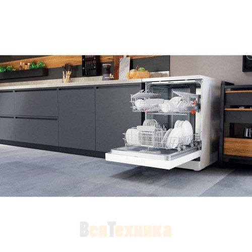 Посудомоечная машина Hotpoint HFC 3C26