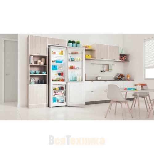 Холодильник Indesit ITS 4200 W
