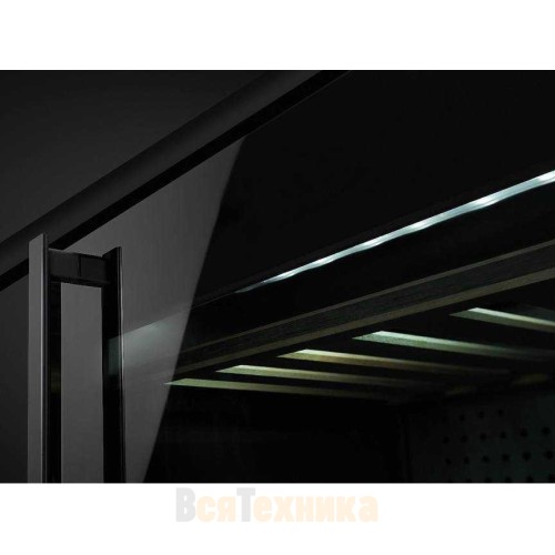 Холодильный шкаф для вина Smeg CVI638RN3