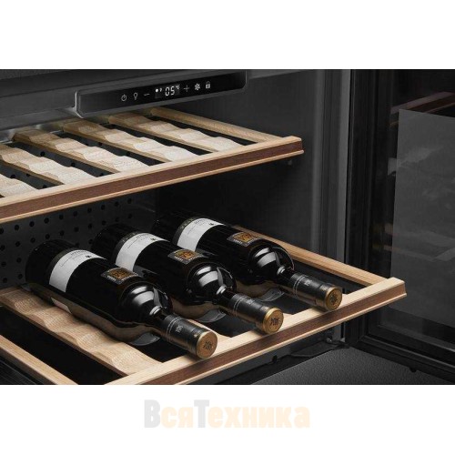 Холодильный шкаф для вина Smeg CVI121N3