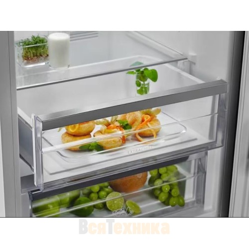 Холодильник Electrolux LNC7ME32W2