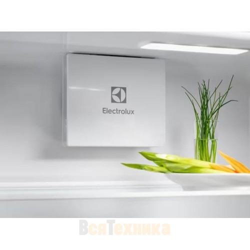 Встраиваемый холодильник Electrolux LNG7TE18S