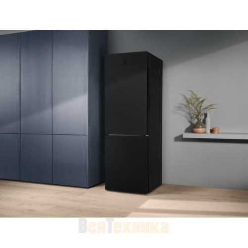 Холодильник Electrolux LNT7ME32M1