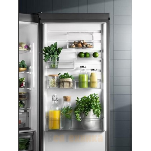 Холодильник Electrolux LNC7ME32W2