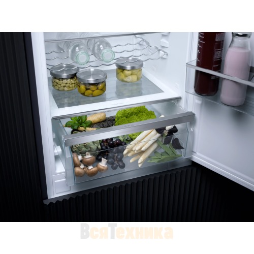 Встраиваемый холодильник Miele K7433 E